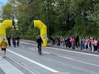 Himmelevs elever kører i mål gennem den gule Tour de France-port