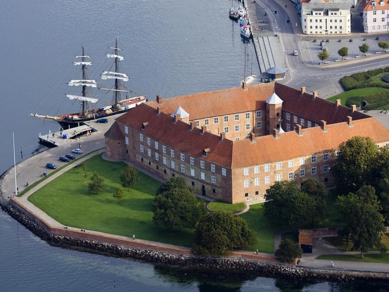 Dronefoto over Sønderborgs Slot. 